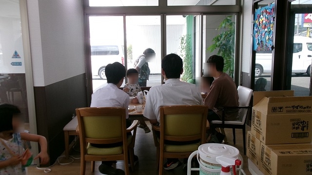 満席のため、相席をおねがいしました